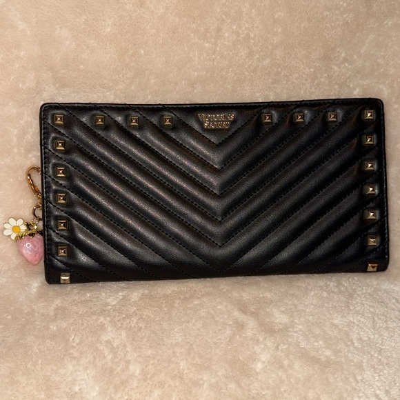 Victoria’s Secret Black Studded V-Quilt Women Wallet Magnetic Clasp Zipper Pouch - Picture 1 of 16
